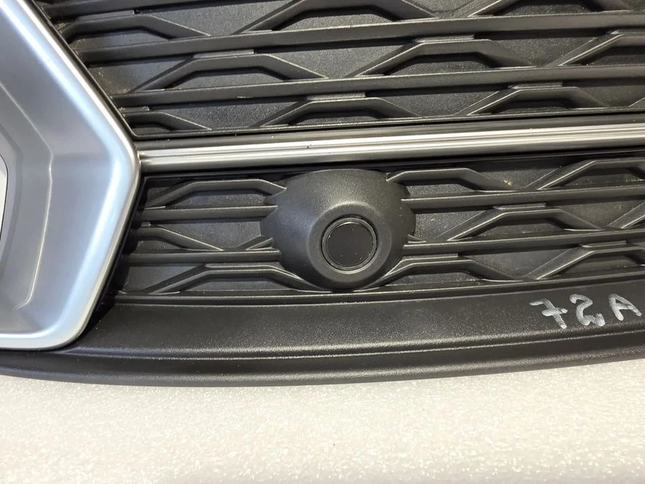 Audi A6 C8 4K0 S-Line 18- Lewa / Prawa Kratka Boczna Zderzaka Przedniego Przód + Parktronik Nr 4K0807681D / 4K0807647D + 5Q1919275A , 4K0807682D / 4K0807648D + 5Q1919275A Nr Aukcji Kb72 – zdjęcie 5