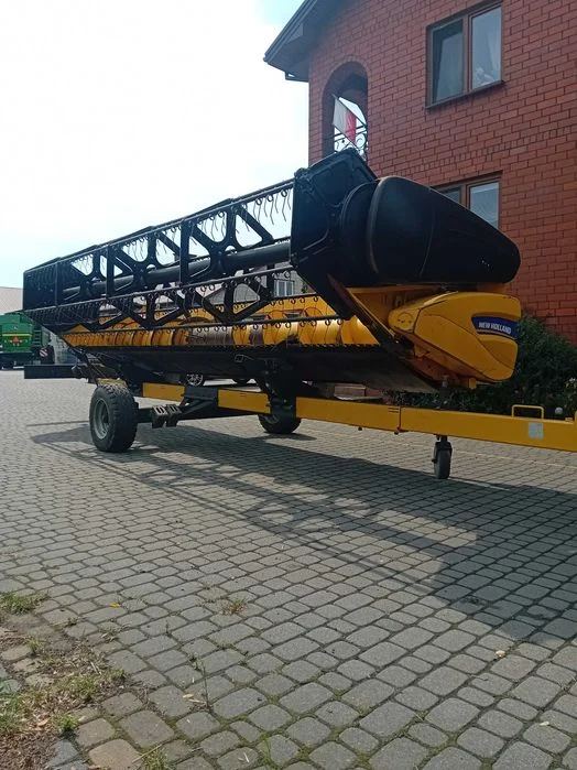 Heder z wózkiem do kombajnu New holland rok 2016 pracował ok 800 godzin pełen oryginał