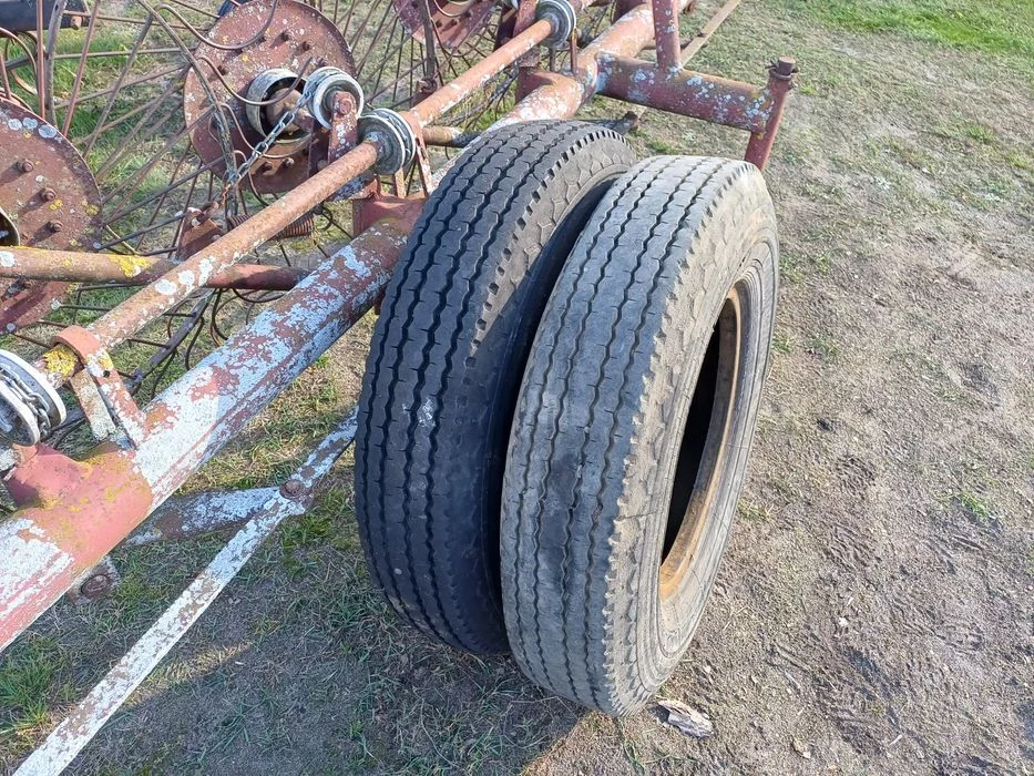 Opony Opona 8.25 r20 – zdjęcie 2