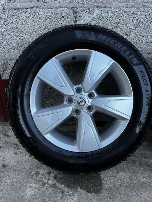 Oryginalne Alufelgi R17 5x108 volvo xc 40 60 zimowe 235/60/17