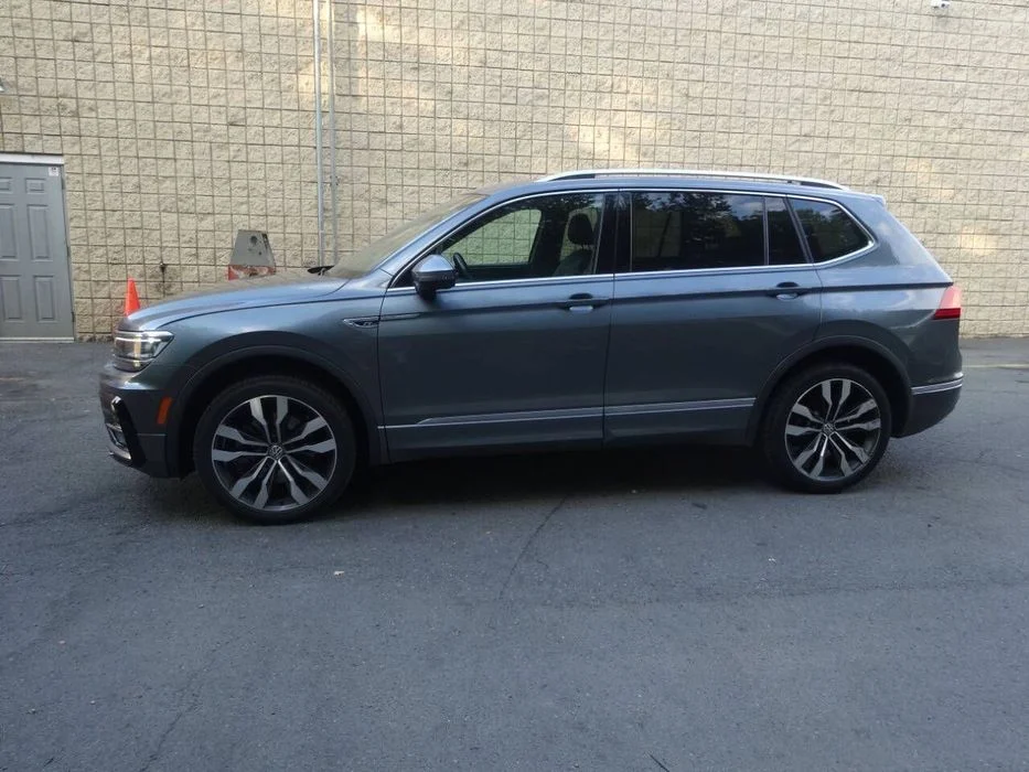 Volkswagen Tiguan R-Line 4Motion w najbogatszym wyposażeniu od właściciela – zdjęcie 3