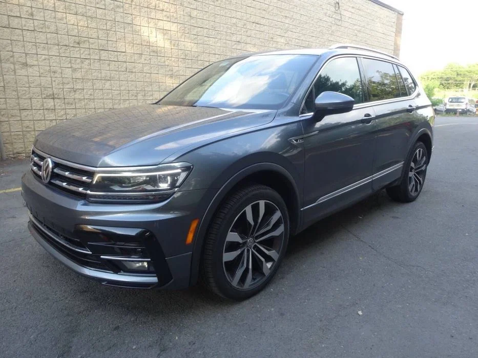 Volkswagen Tiguan R-Line 4Motion w najbogatszym wyposażeniu od właściciela – zdjęcie 2