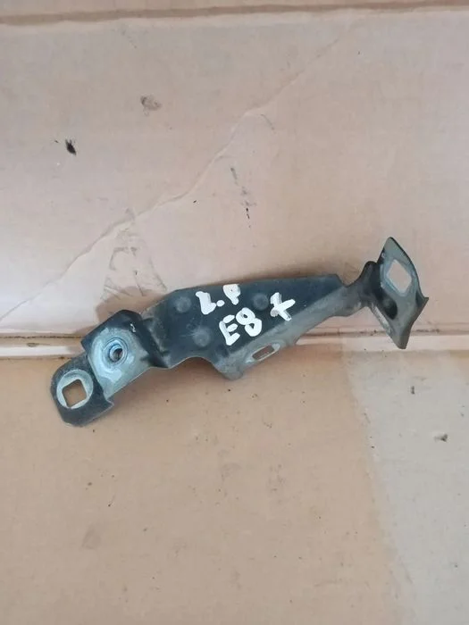 Mocowanie błotnika uchwyt lewy przód BMW I E81 E87