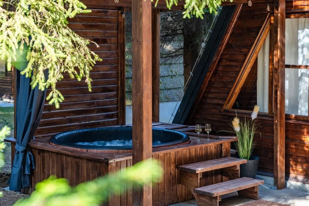 DZISIAJ Romantyczny weekend - domek w górach i w lesie z jacuzzi, bania, grill, prywatność, relaks blisko Krakowa.