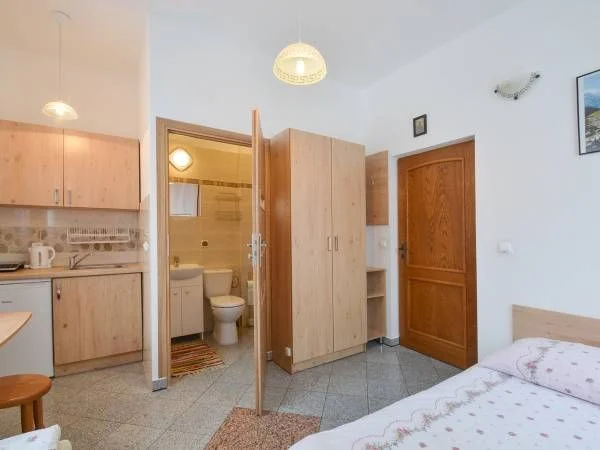 noclegi Korbielów dom domek w górach na wyłączność pokoje letni basen bania jacuzzi – zdjęcie 11