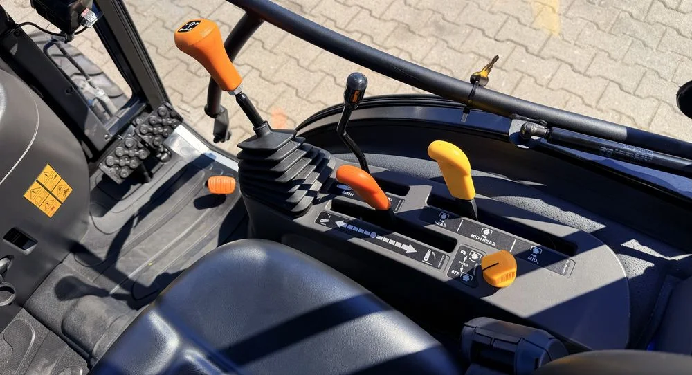 LS Tractor Traktor XJ25 MEC 4x4 24,4 KM Kabina 5 Lat Gwarancji Koreańska Jakość Kubota John Deere – zdjęcie 6