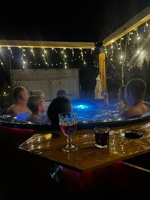 Nocleg Bałtów domki z jacuzzi i sauną do wynajęcia – zdjęcie 2