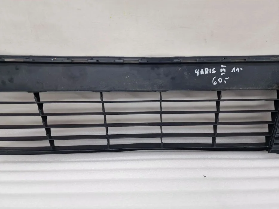 Toyota Yaris Iii 11- Kratka Środkowa Zderzaka Przedniego , Nr 53112-0D210 , Nr Aukcji K309 – zdjęcie 12