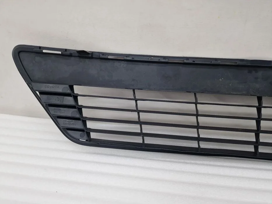 Toyota Yaris Iii 11- Kratka Środkowa Zderzaka Przedniego , Nr 53112-0D210 , Nr Aukcji K309 – zdjęcie 11
