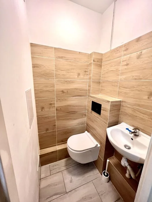 nocleg, kwatery, pensjonat w centrum własna kuchnia, wc oraz łazienka – zdjęcie 2