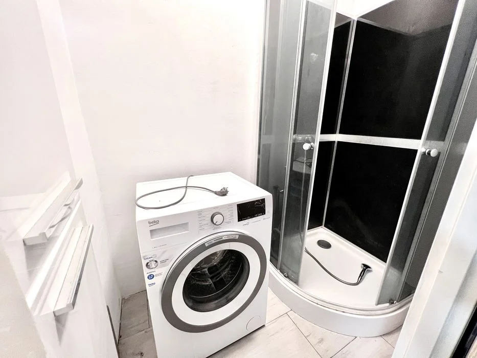 nocleg, kwatery, pensjonat w centrum własna kuchnia, wc oraz łazienka – zdjęcie 8