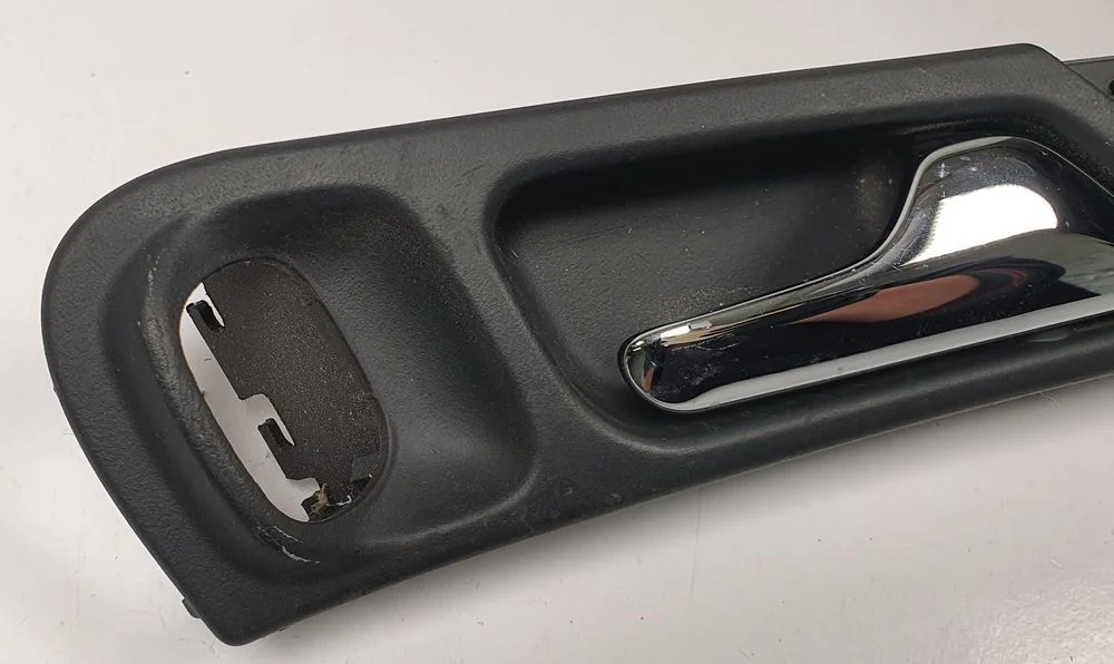 Klamka Wewnętrzna Prawy Tył Mercedes W203 A3185 – zdjęcie 2