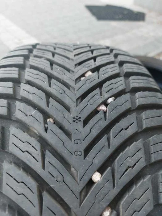 Opony Nokian 205 55 R16 całoroczne – zdjęcie 9
