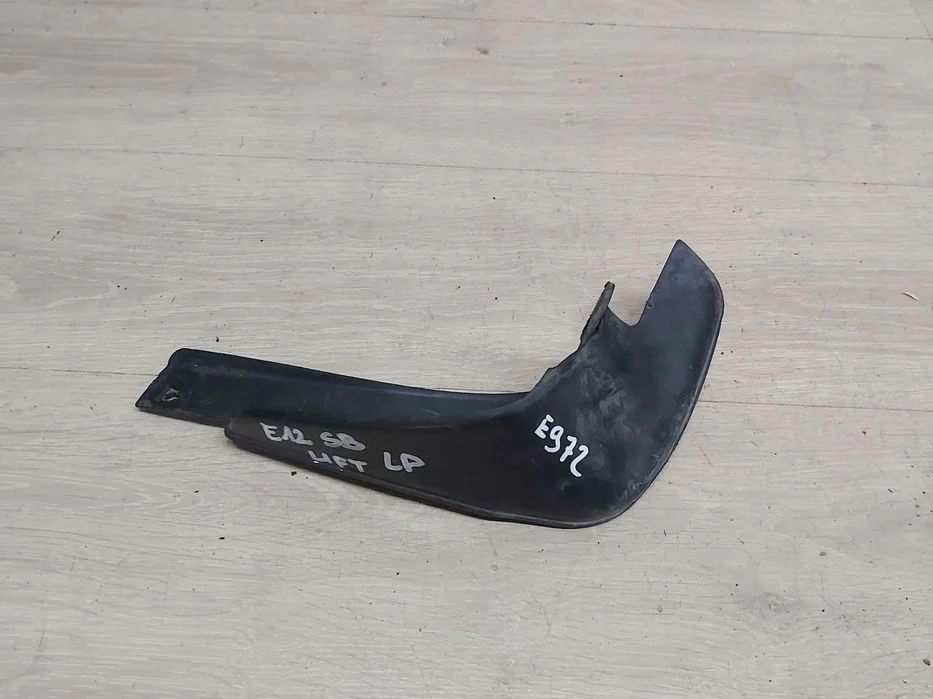 Toyota Corolla E12 chlapacz lewy przód – zdjęcie 2