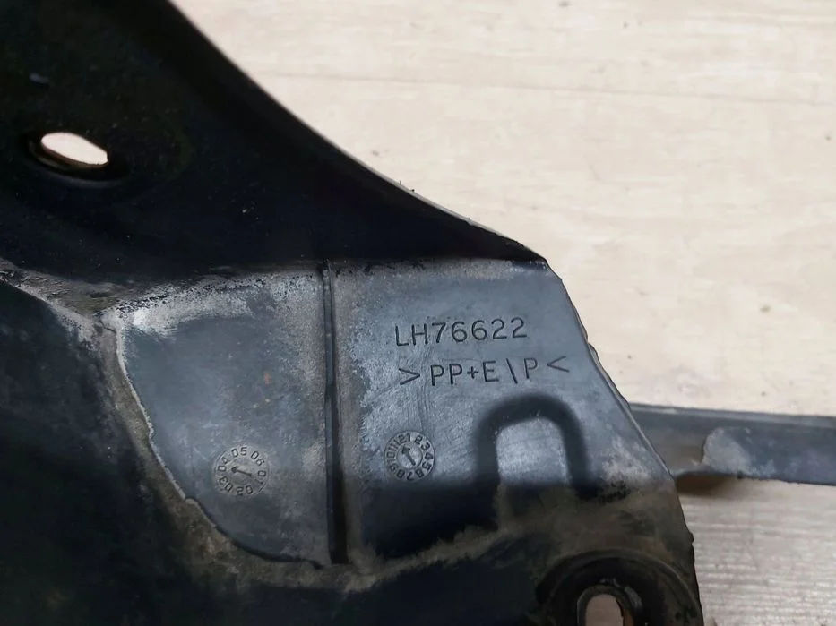 Toyota Corolla E12 chlapacz lewy przód – zdjęcie 3