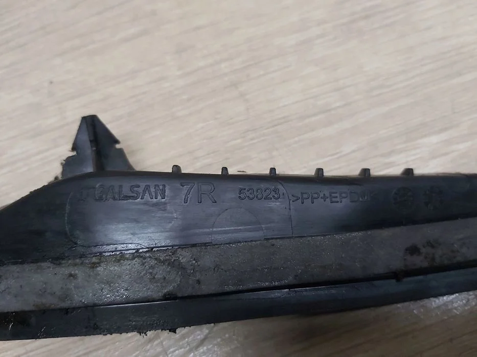 TOYOTA Corolla E21 narożnik zakończenie podszybia prawe 53823 – zdjęcie 3