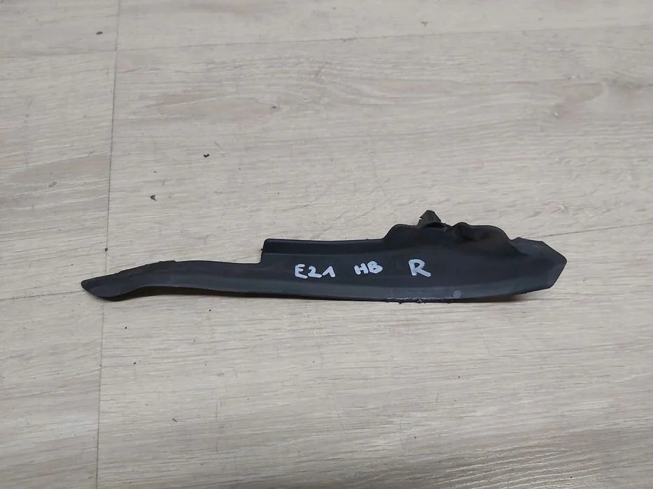 TOYOTA Corolla E21 narożnik zakończenie podszybia prawe 53823