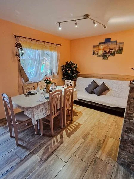 Domki z Jacuzzi Solina Bieszczady – zdjęcie 10