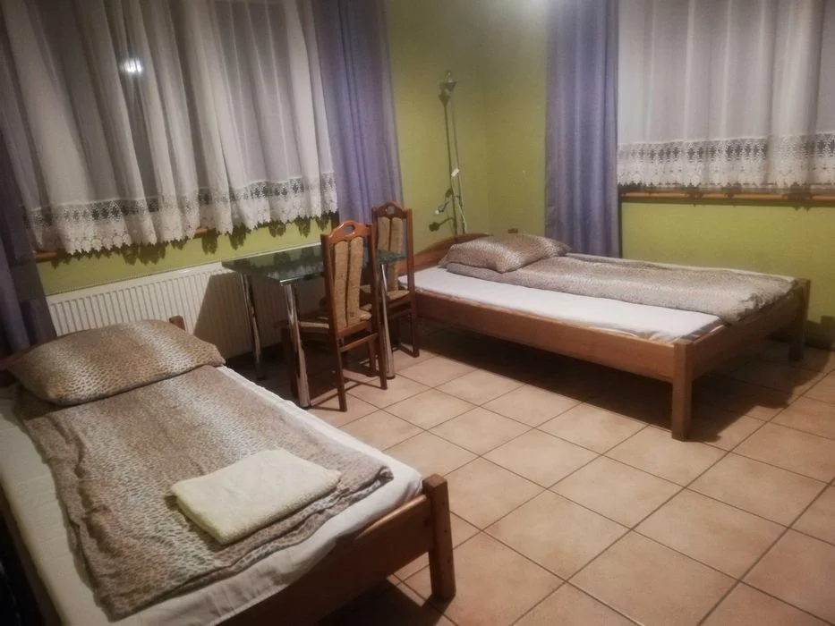 pokoje z łazienkami hostel agroturystyka noclegi hotel noclegi dla pracowników Brodnica – parking dla busów... – zdjęcie 5