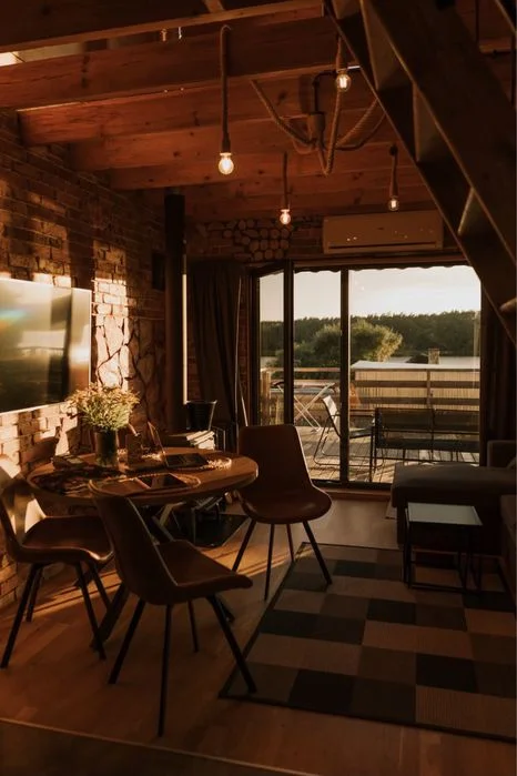 Domki z widokiem na jezioro +jacuzzi +sauna w cenie – zdjęcie 3