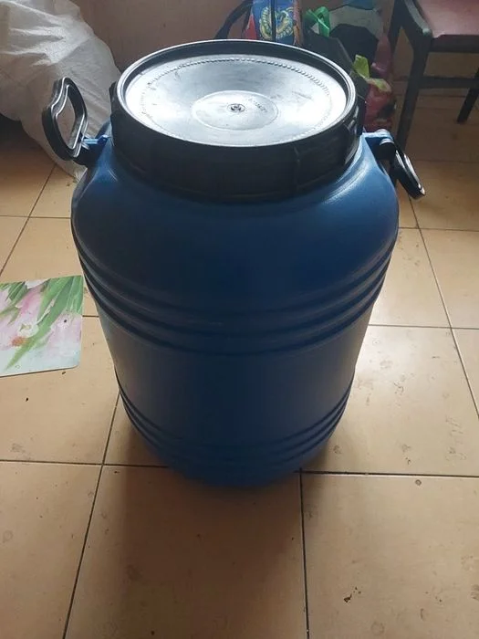 Beczki plastikowe po 60 l za100