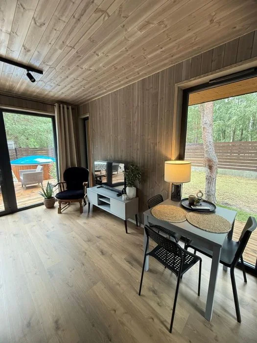 Domek nad jeziorem, las jacuzzi prywatne – zdjęcie 7
