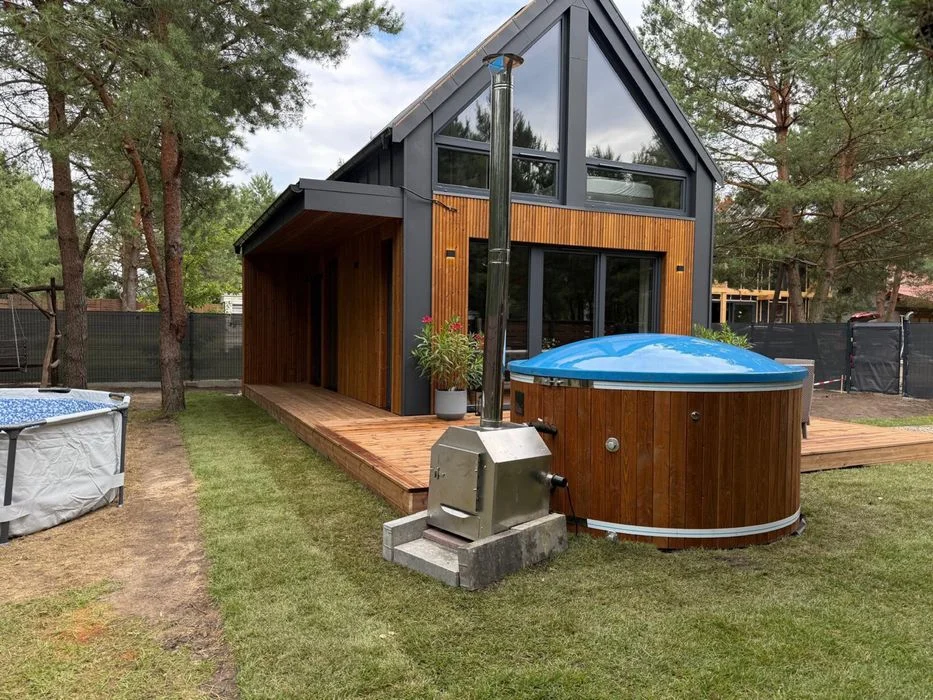 Domek nad jeziorem, las jacuzzi prywatne