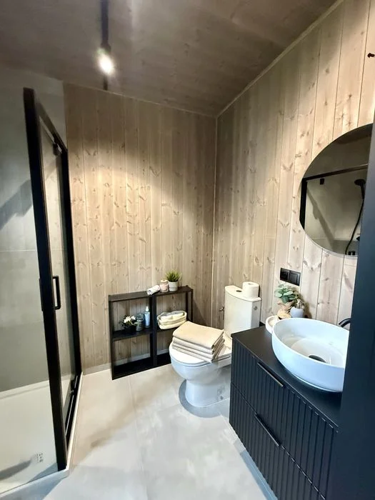 Domek nad jeziorem, las jacuzzi prywatne – zdjęcie 11