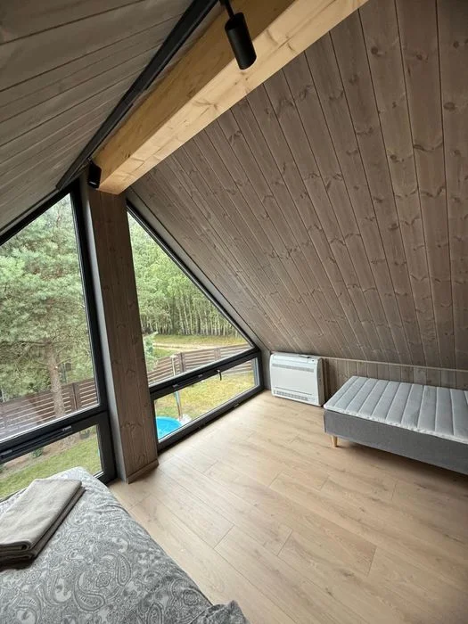 Domek nad jeziorem, las jacuzzi prywatne – zdjęcie 12