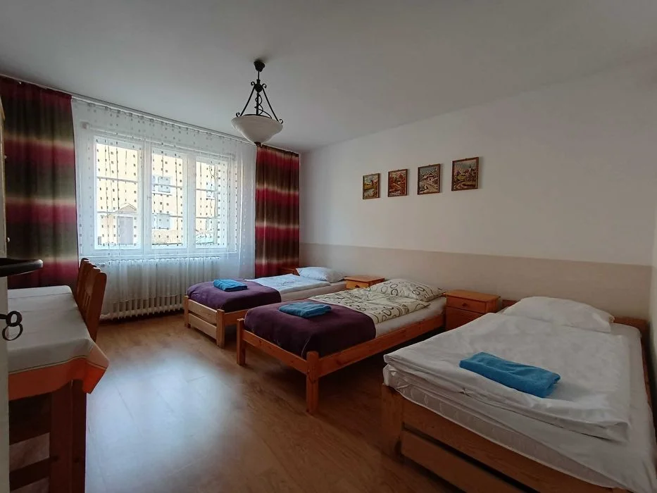 POKOJE PRACOWNICZE Jelenia Góra 25zł/os/dobę , faktura FV, noclegi dla firm