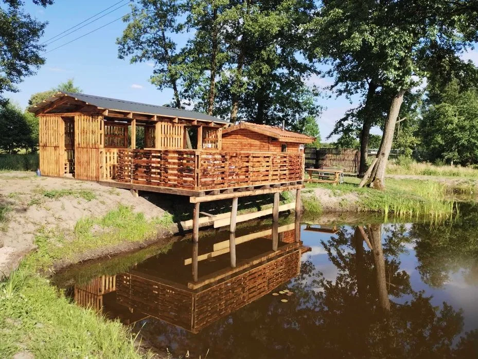 Domek na Mazurach z Jacuzzi i Sauną – Nad rzeką, ryby, prywatność lub Domek do wynajęcia Mazury – Jacuzzi, Sauna, Staw, Rzeka. – zdjęcie 9