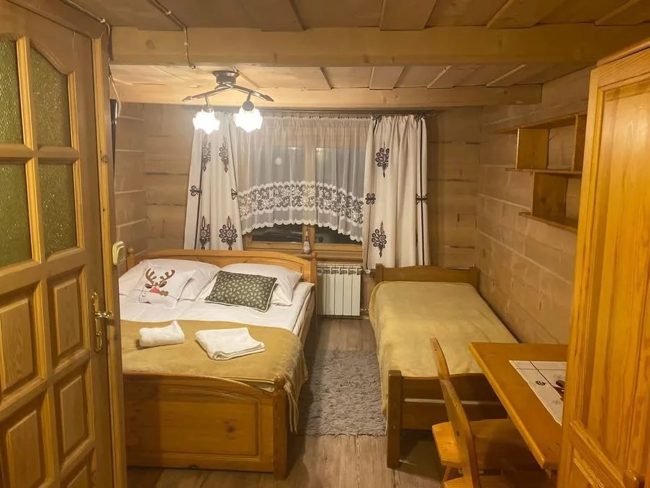 Dom 20-25 osób. Poronin. Możliwość wyżywienia. Wolne święta