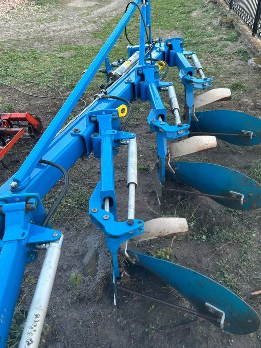 Pługi Overum 4skibowe, 1 właściciel hydrauliczne zabezpieczenie, 10r. – zdjęcie 4