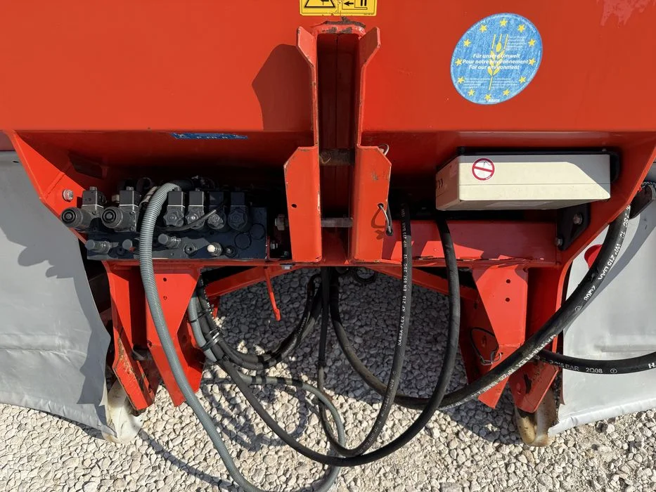 Rozsiewacz nawozu KUHN RAUCH AXERA 1102 H/EMC GLB 1400 – zdjęcie 5