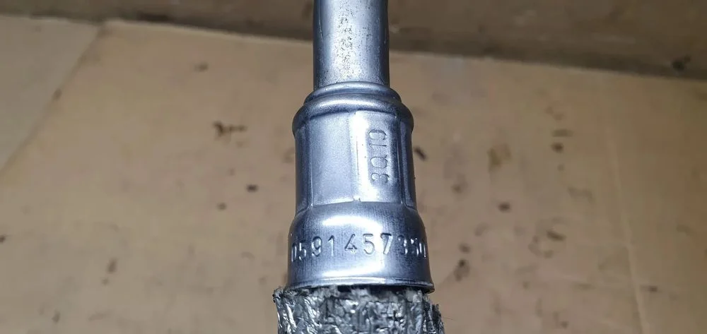 Rurka oleju turbiny smarująca VW Touareg 3.0 TDI 059145735Q – zdjęcie 7
