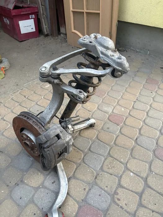 Zwrotnica a6 c5 passat vw quattro lewa kompletna