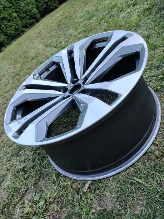 Oryginalna Felga 22" Audi Q8 SQ8 S-Line – 4M8601025K – Stan bardzo dobry – zdjęcie 2