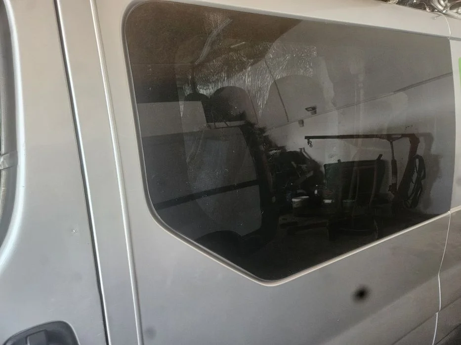Renault Trafic Vivaro 01-14rok szyba karoseryjna lewa