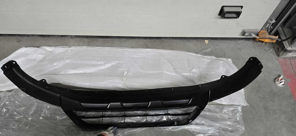 Dolny grill [atrapa chlodnicy, kratka] Mitsubishi Outlander IV 2022-2025 – zdjęcie 6