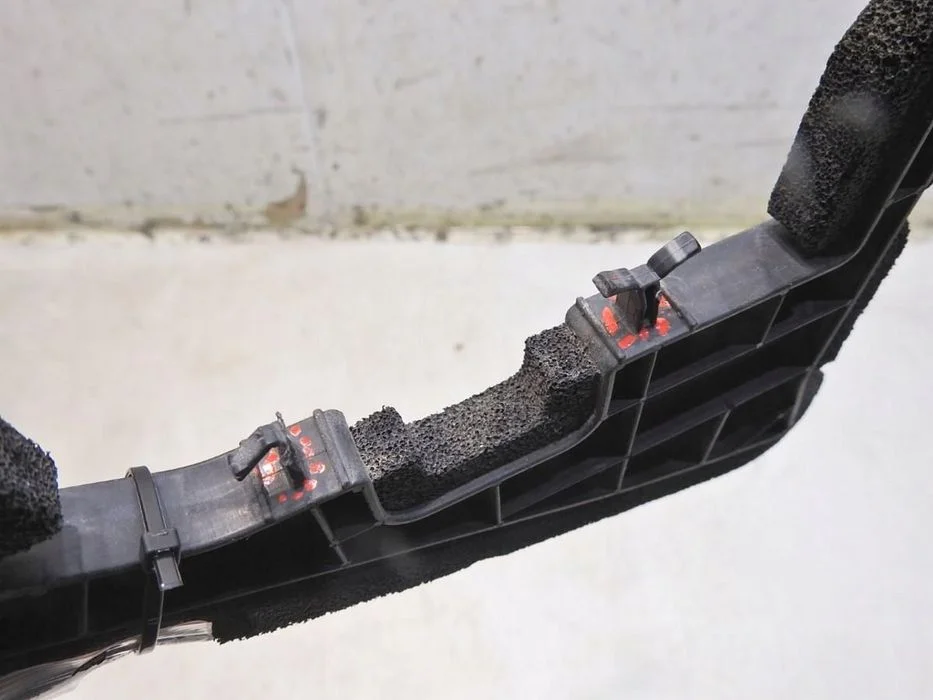 Wygłuszenie Błotnika Prawy Przód Nissan Micra K13 638A31Hm0A – zdjęcie 3