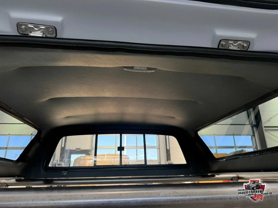Zabudowa paki Hardtop Toyota Hilux Revo (2015-2026) Szyby uchylne – zdjęcie 10