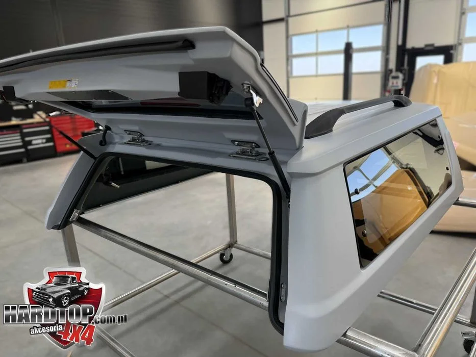 Zabudowa paki Hardtop Toyota Hilux Revo (2015-2026) Szyby uchylne – zdjęcie 11