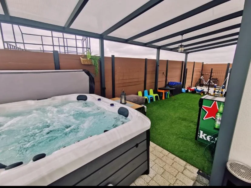 Domek nad jeziorem jacuzzi sauna linia brzegowa prywatna plaza TOP 8os – zdjęcie 12