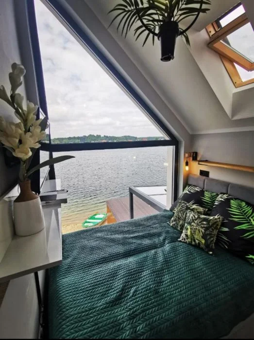 Domek nad jeziorem jacuzzi sauna linia brzegowa prywatna plaza TOP 8os – zdjęcie 11