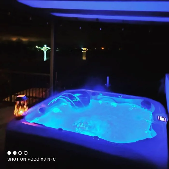 Domek nad jeziorem jacuzzi sauna linia brzegowa prywatna plaza TOP 8os – zdjęcie 2