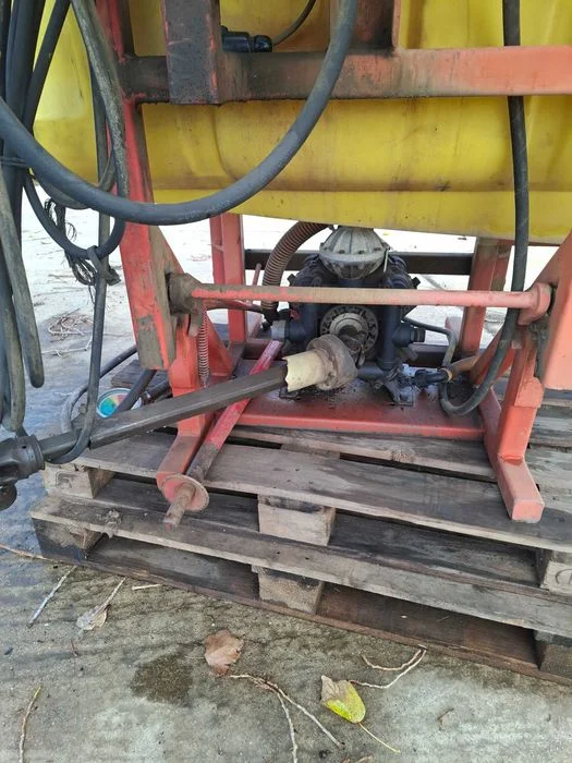 Opryskiwacz Beyne 18 m 800L rozkładany hydraulicznie – zdjęcie 8