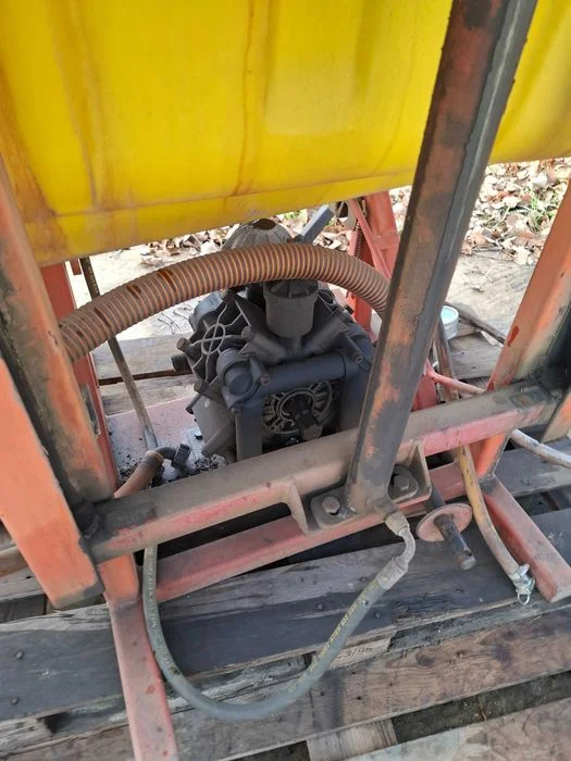 Opryskiwacz Beyne 18 m 800L rozkładany hydraulicznie – zdjęcie 6