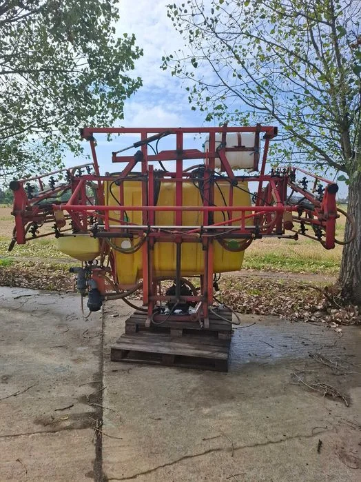 Opryskiwacz Beyne 18 m 800L rozkładany hydraulicznie – zdjęcie 4