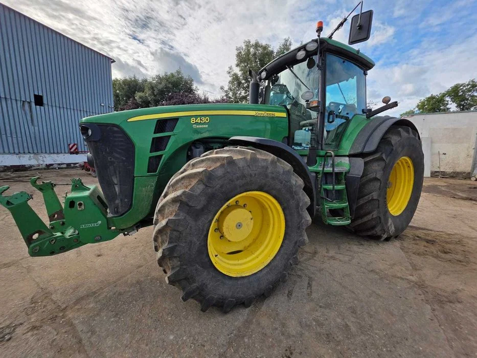 John Deere 8430