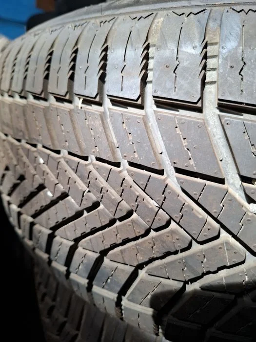 4 x 215/55 17" wielosezonowe NOWE 2025r